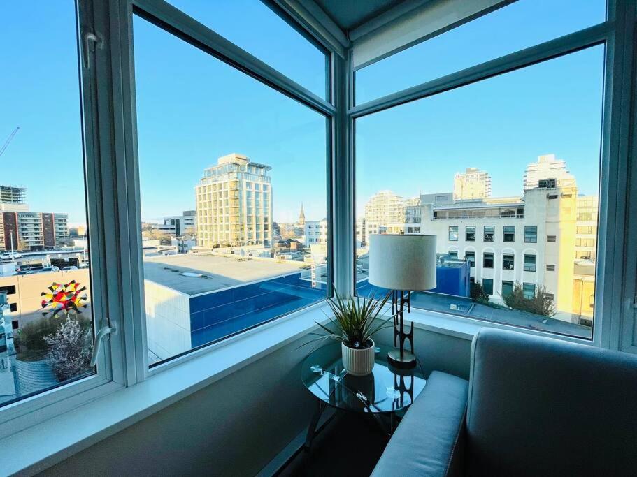 Lovely Downtown 2 Bedroom Condo With Free Parking 빅토리아 외부 사진